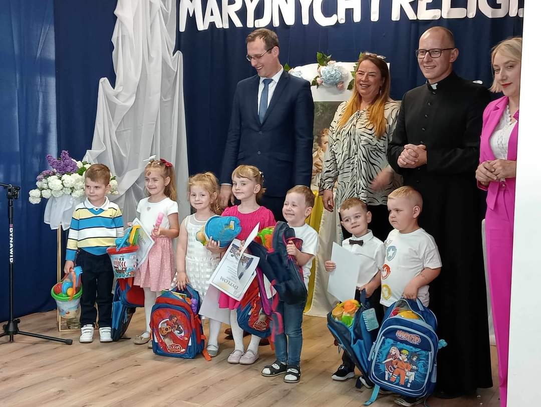 II Przegląd Pieśni Maryjnych i Piosenek Religijnych z udziałem dziewczynek z naszego przedszkola